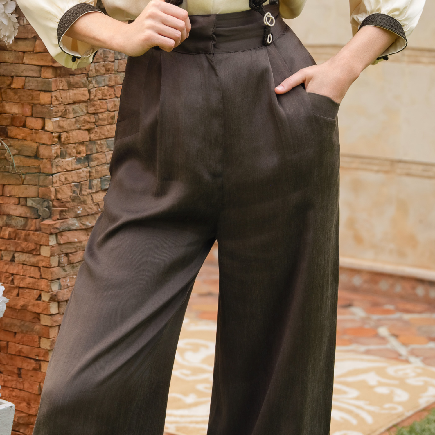LAYIA luxury trousers – tailored silhouettes crafted by Moroccan artisans for the modern wardrobe